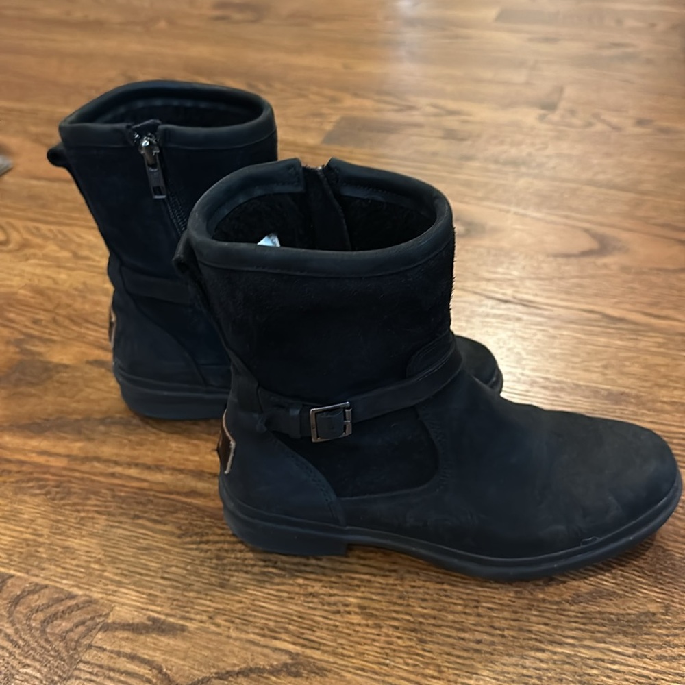 GUC UGG Zemira Black Ankle Bootie; Size 6